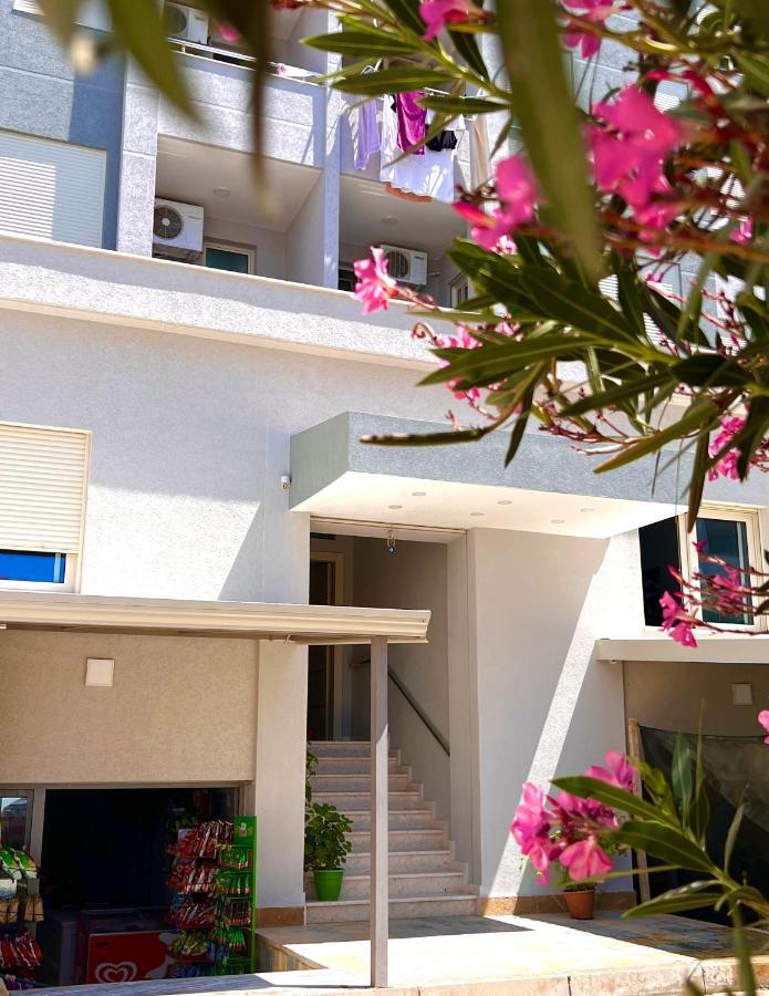 Flors Apartments Durres Bagian luar foto