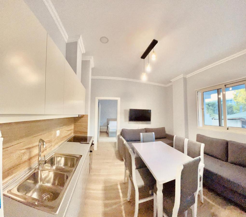 Flors Apartments Durres Bagian luar foto