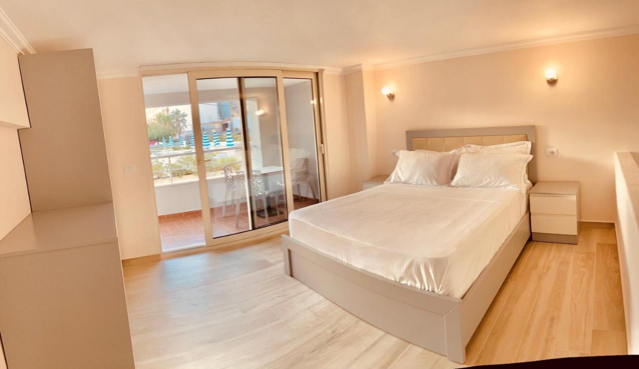 Flors Apartments Durres Bagian luar foto