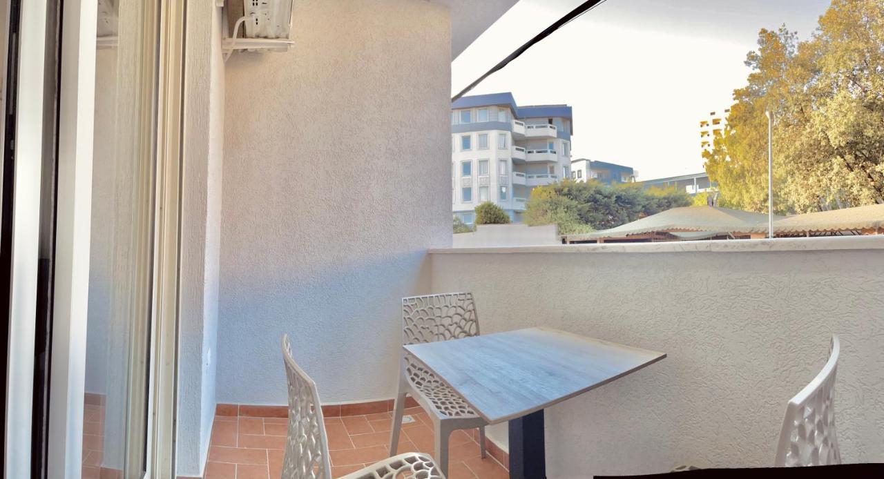 Flors Apartments Durres Bagian luar foto