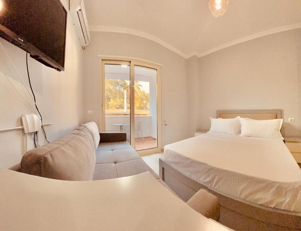 Flors Apartments Durres Bagian luar foto