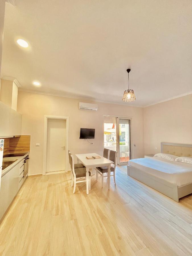 Flors Apartments Durres Bagian luar foto