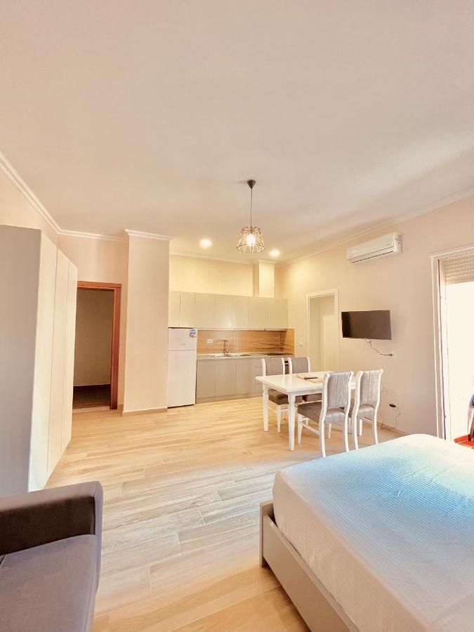 Flors Apartments Durres Bagian luar foto