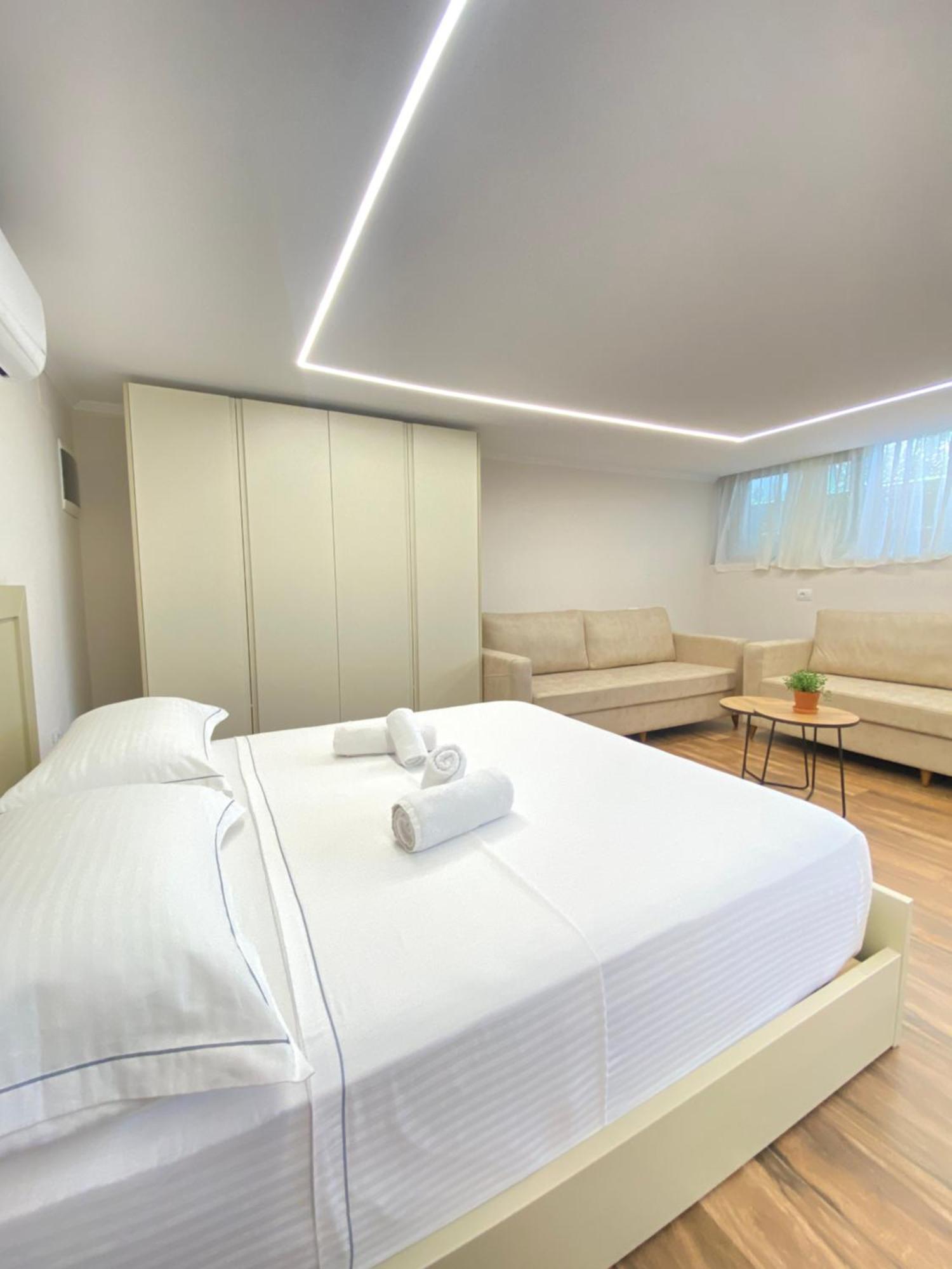 Flors Apartments Durres Bagian luar foto
