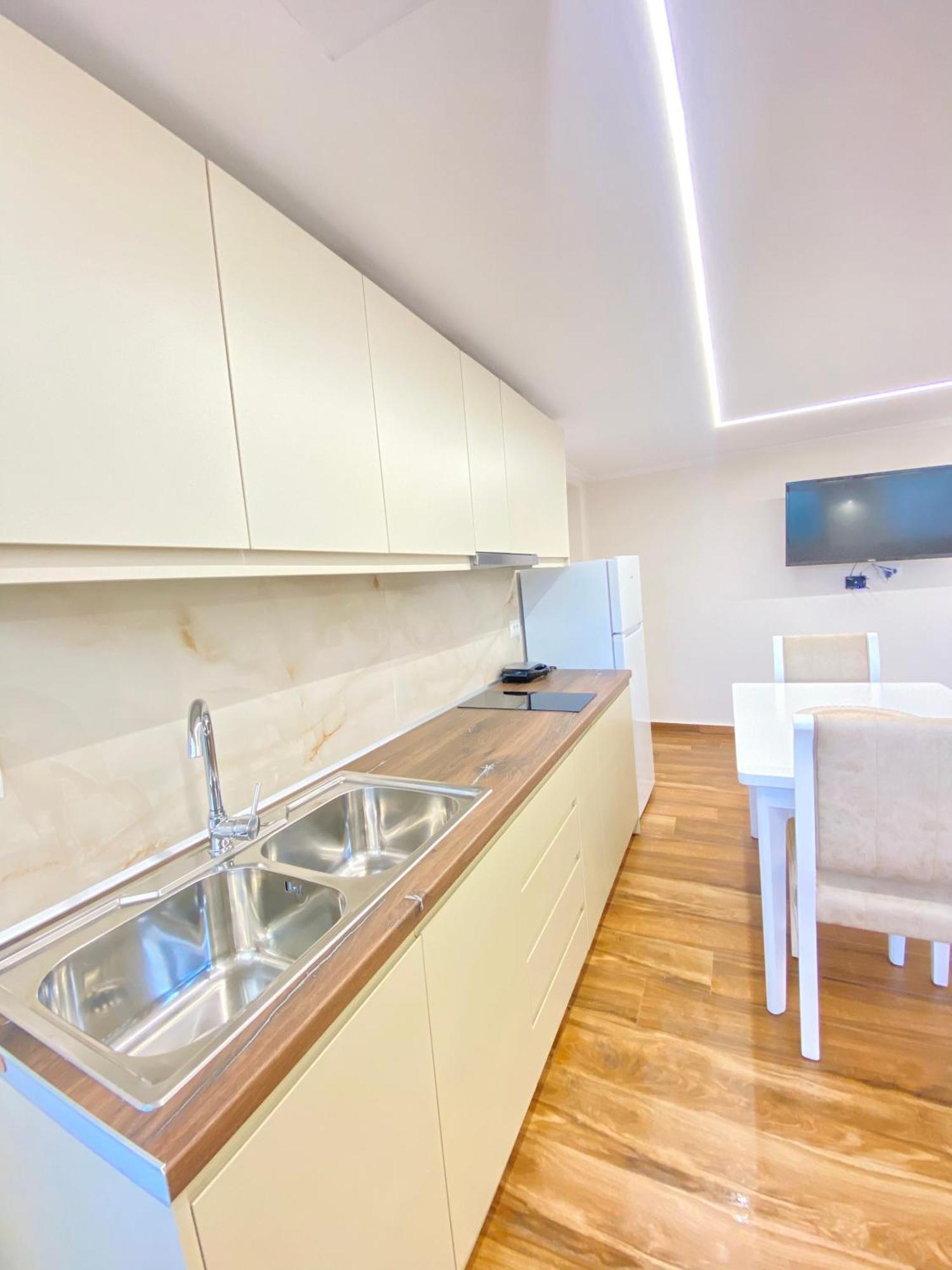 Flors Apartments Durres Bagian luar foto