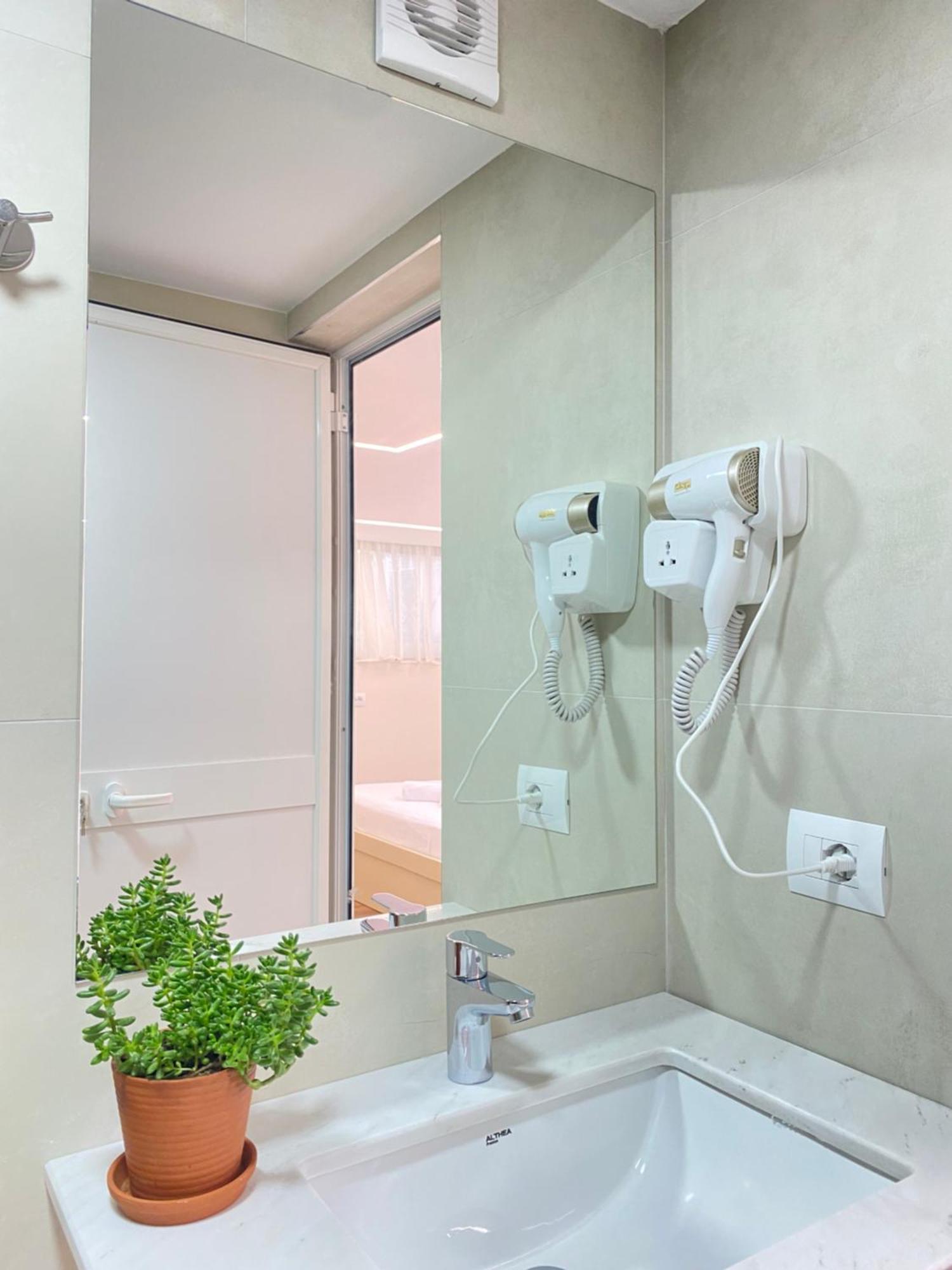 Flors Apartments Durres Bagian luar foto